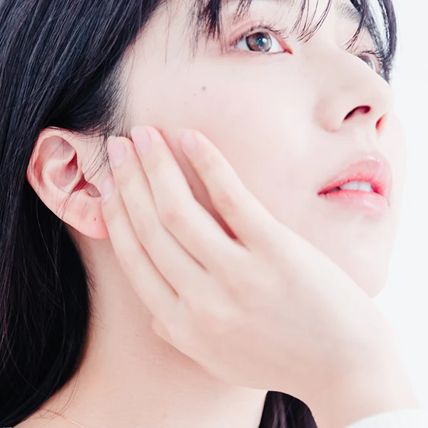 クチコミも参考に毛穴ケアを検討する方のイメージ